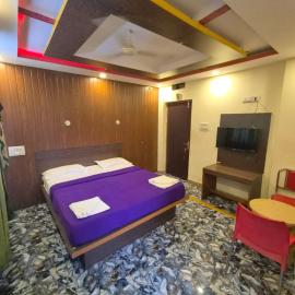 2 Bedrooms AC Homestay call 8O882-37972, ξενοδοχείο σε Mysore