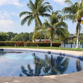 Family apartment by the canal, 2 pools: Iztapa'da bir otel