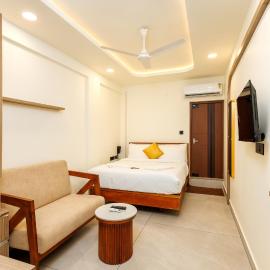 Hotel Liva Suites، فندق في كاكاناد