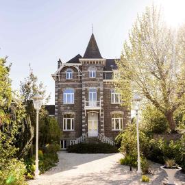 Historisch herenhuis voor 12 personen met volledig ommuurde tuin