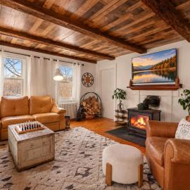 Farm Adventure, Animals & Fire Pit, Lakes Region, hotell i Gilmanton