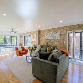 Near Casinos & Lake Michigan: Hammond Home!