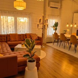 Villairene Palace! SPACIOUS VILLA NEAR TURKU, hotel sa Turku