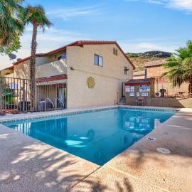 Downtown Condo w Pool Bikes Near Zion