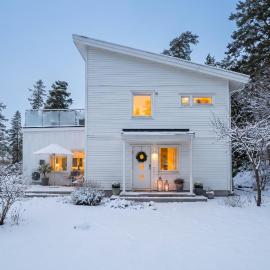 Renovated Swedish Villa Lake Views Beach Access