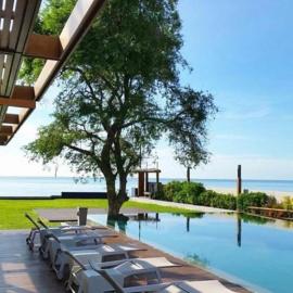 Beachfront 2-Bedroom Condo, Private Beach & Large Pool