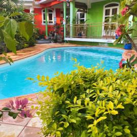 Charming Apartment in Pereybere with Shared Pool, 75 m²