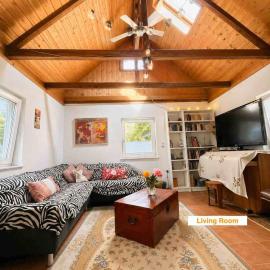 Charmantes Ferienhaus Birdland bei München und Augsburg – hotel w mieście Ried
