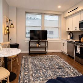 Fun Cozy Apts - 1 25 Mile Walk to TIAA Bnk Fld