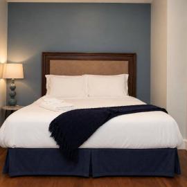 Fun Cozy Apts - 1 25 Mile Walk to TIAA Bnk Fld