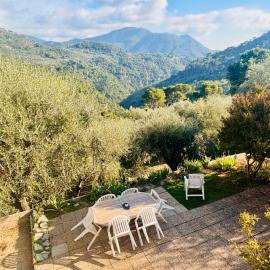 Charming apartment with stunning mountain views, מלון בLevens
