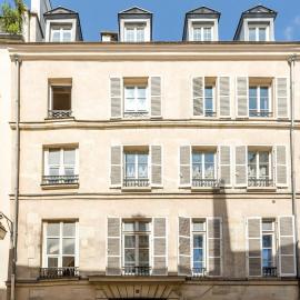 Bright and Newly Renovated Property