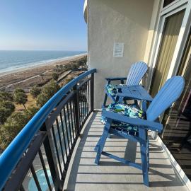 Direct Oceanfront 1 bedroom condo, unbelievable views !