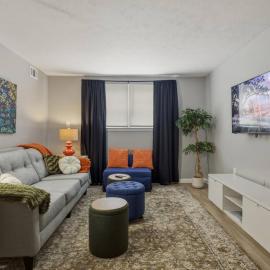 Fresh Corning Flat, Near CMOG - Gaffer, Pet OK