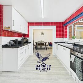 Ireton Park by Harrier Heights Stays - Market Harborough - Sleeps 6 - 2 Bath - Parking