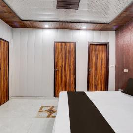Hotel O NICE HOTEL, хотел в Фаридабад