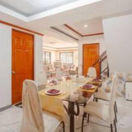 CasaCavite - Your Chill Hideaway and Mini-Resort Just Minutes from all the Tagaytay-Silang-Nuvali Action!, khách sạn ở Silang