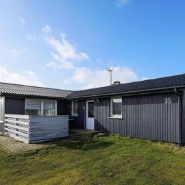 6 person holiday home in Lemvig, hotel em Ferring