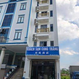 Khách sạn Cung Trăng โรงแรมในHoàng Mai