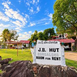 J.B.Hut Bungalows, hotel in Haad Yao