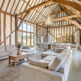 New Luxury barn with pool table nr southwold