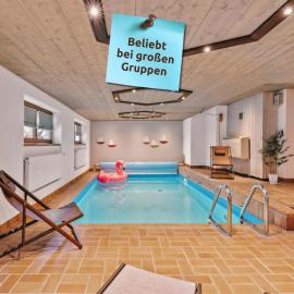Villa Siegsdorf - Privater Indoorpool und Sauna - für Familien und Gruppen bis 12 Gäste - 5 Schlafzimmer - 3 Bäder - offener Kamin - eingezäuntes Grundstück ca 2000 qm - Hunde kostenfrei - Chiemgau