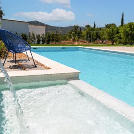 Modern apartment in Estói with shared pool., hotel em Estoi