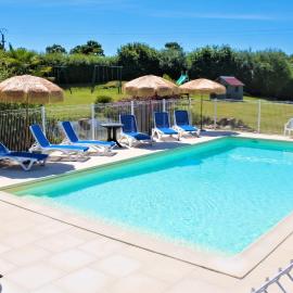 Maison accueillante à Néhou avec piscine partagée