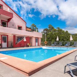 Spacious House with Pool in Prazeres