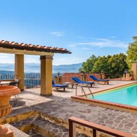 Cosy House in Gattaia with Shared Pool