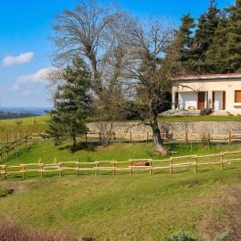 Maison chaleureuse à Langogne avec vue sur montagne