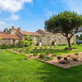 Maison spacieuse proche du centre de Landevieille + jardin clôturé