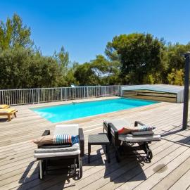 Villa charmante avec piscine à Collias, 115 m², hotel en Collias