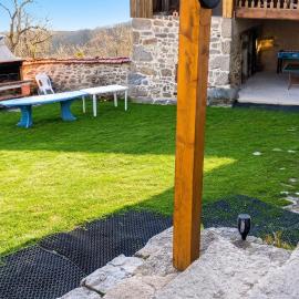 Maison spacieuse à Bertignat avec jardin et espace jeux,