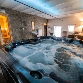 House with jacuzzi in Menufontaine, 180 m² for 8 people.