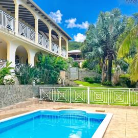 Spacieuse villa à Deshaies avec piscine privée