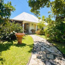 Maison lumineuse avec jardin à Sainte-Rose, 160 m², 6 personnes