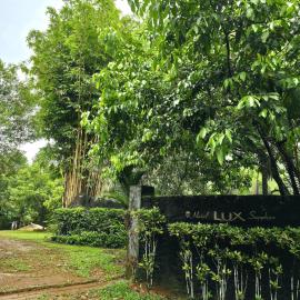 Lux Sapphire, hotel in Kuruwita