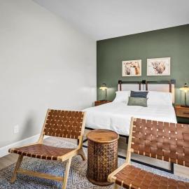Single Bedroom - Queen Size. Heart of Downtown Vista