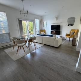 Autumn Private 1BR Garden Suite w Parking & kitchen