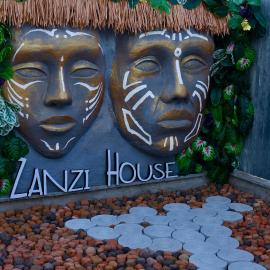 Zanzi House, hotel di Aramus