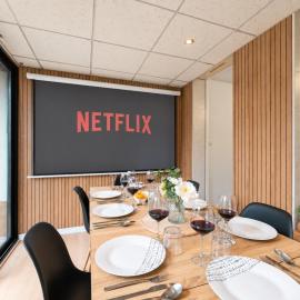 Grand appart 10 pers - 5 Chambres - Cinéma privé 4K- Alpexpo, hotel em Échirolles