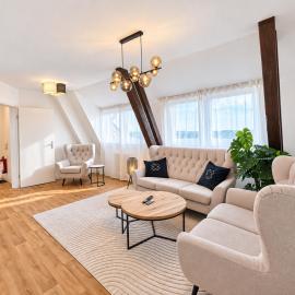 Helle großzügige Dachgeschoss Wohnung I Parkplatz I Schloss Blick #Cosiness Company
