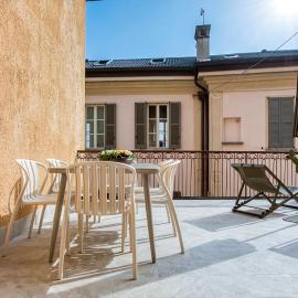 LG LAKE - Boutique apartments and rooms - – hotel w mieście Brienno
