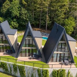 Domašovo, hotel a Holčíkovce
