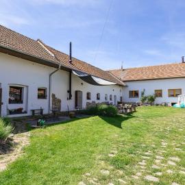 Prostě Statek, Hotel in Skalka
