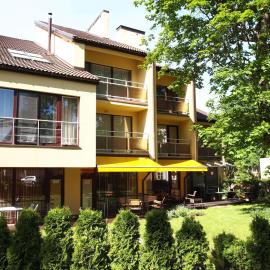 Pušynas Apartments، فندق في جيودكرانتي