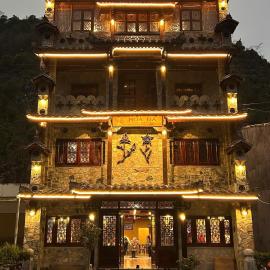 Hoa Đá Villa & Restaurant, hotel din Sà Phìn