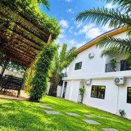 Ahomé Guest house & Lounge: Lomé şehrinde bir otel