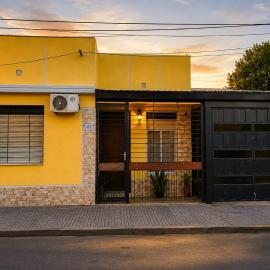 Casa con garaje, hotel en Rivera